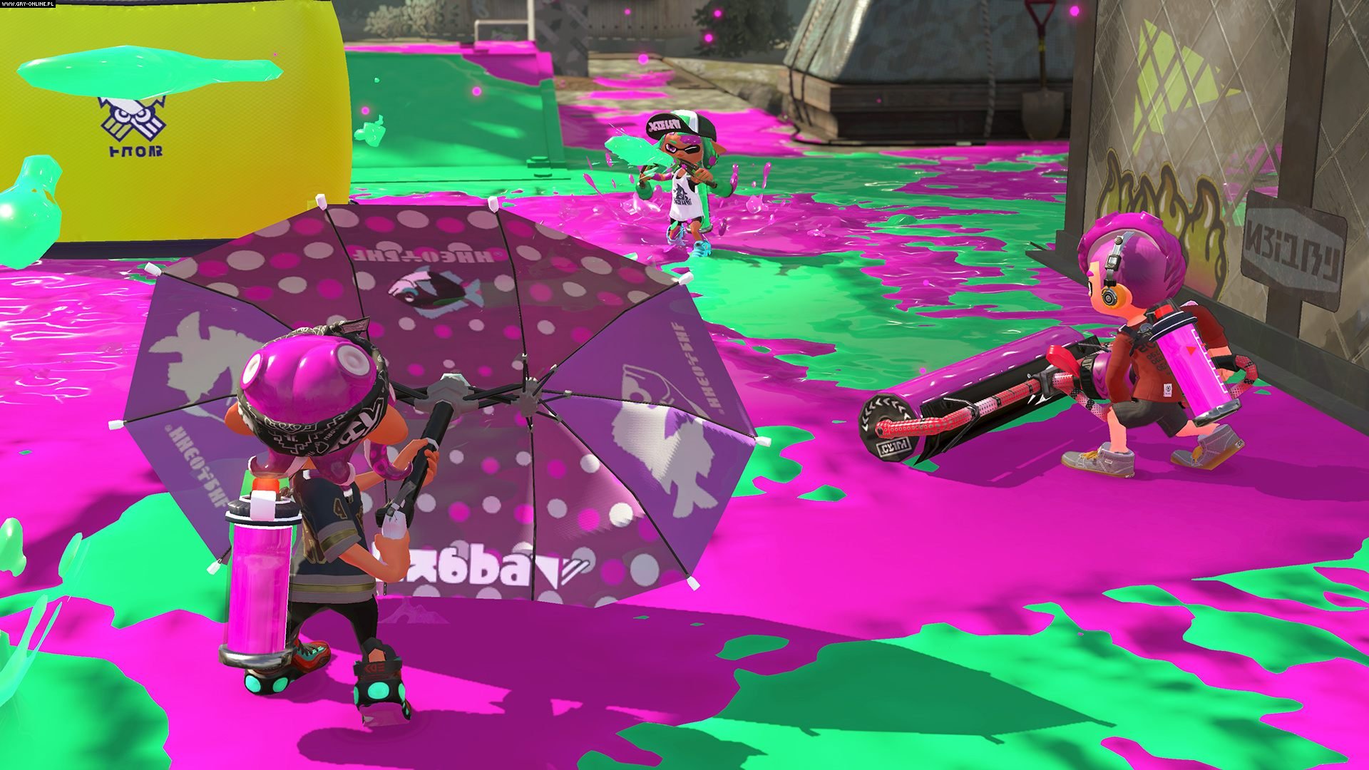 Splat brella protecting an Octoling from an opposing inkling.